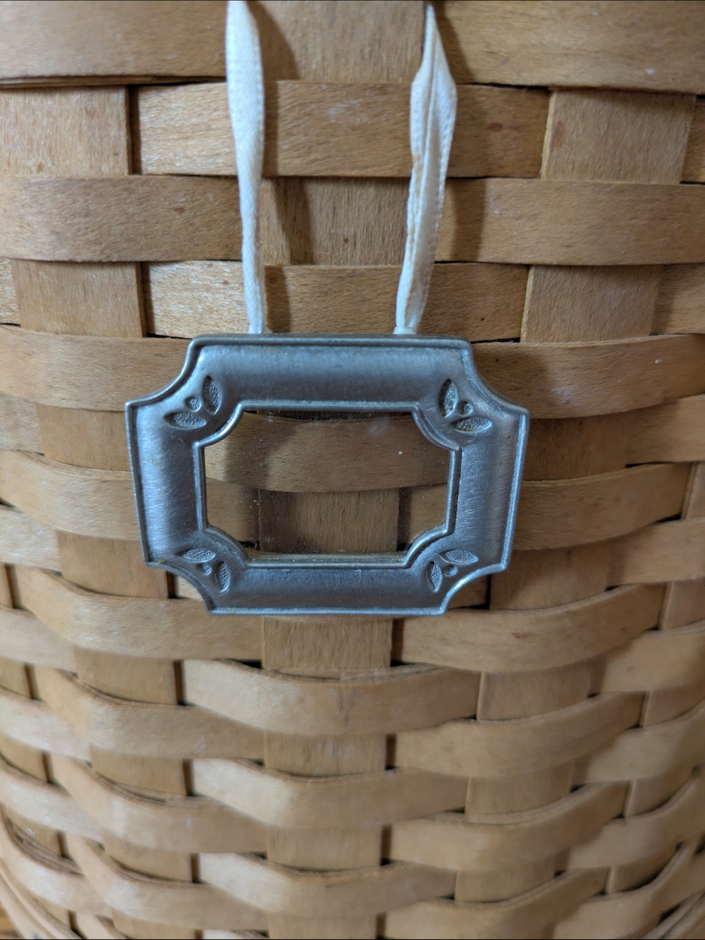 Longaberger Natural Brown Woven Basket with Wood Lid Plus Sealing Insert - Picture 5 of 6